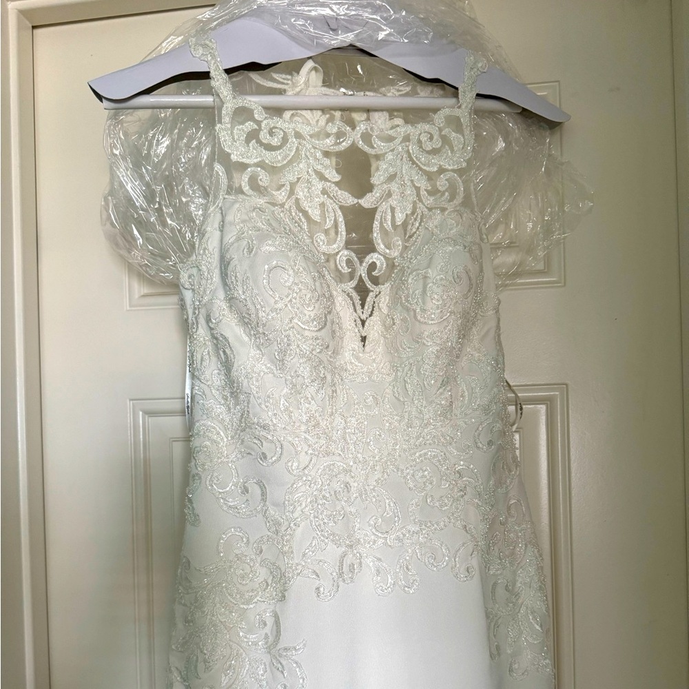 Stella York fit and flare bridal gown with chapel length train. Size 4-6; small